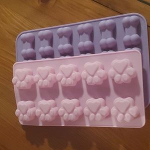 Baking silicone molds, pink/purple, dog paws, dog bones.
